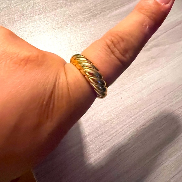 Gold Tone Swirl Ring 9 - Picture 1 of 3